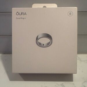 Oura Ring 4 in Silver/Argente Size 8